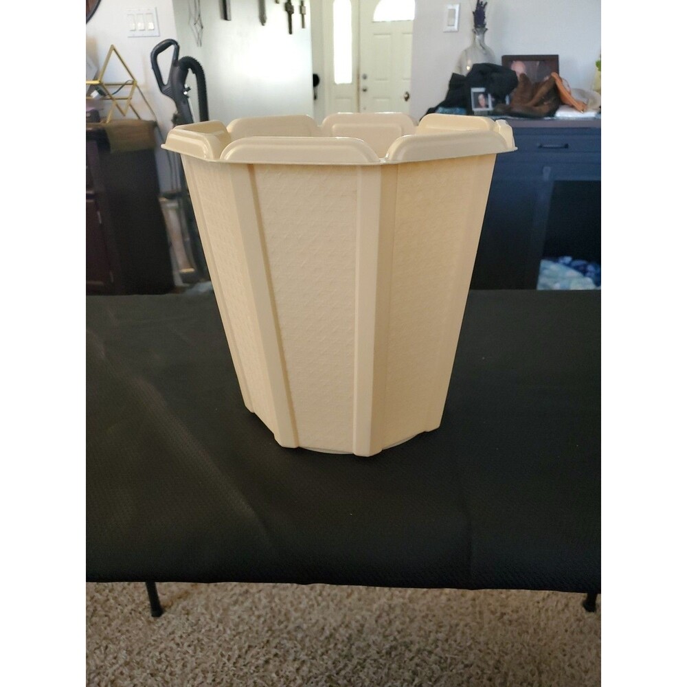 Vintage Rubbermaid Basket Weave Trash Can Waste Basket Almond Beige 2945 10.5in